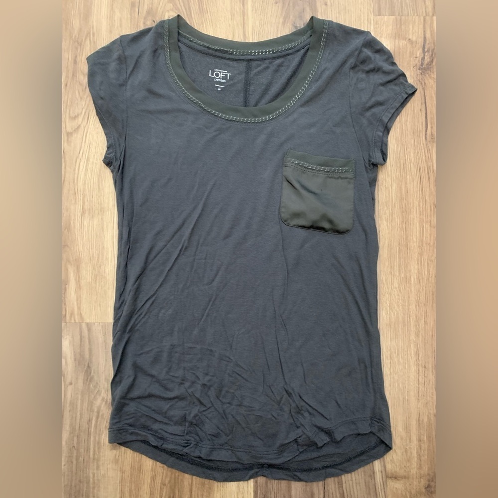 Loft chain t-shirt, size small, petite